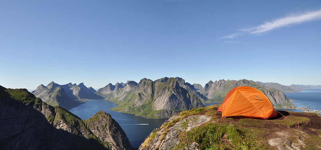 Hiking Reinebringen Norway